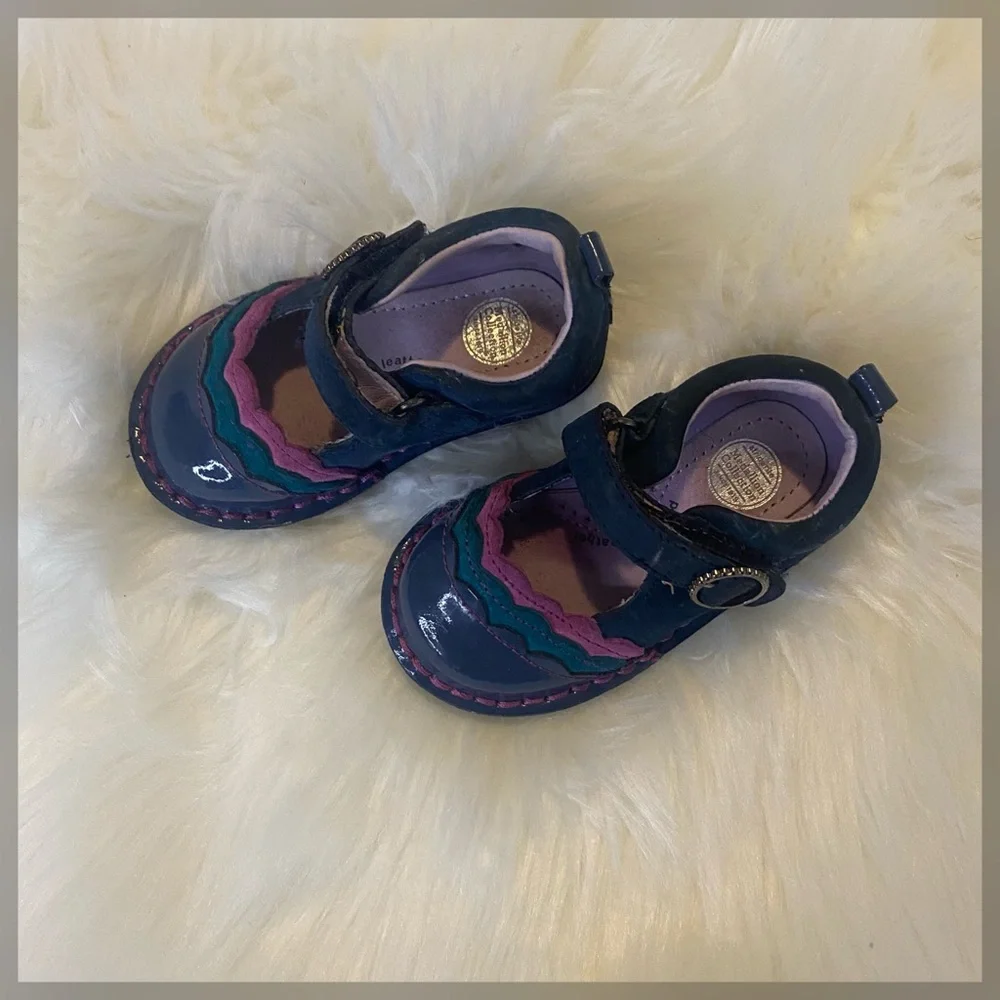 Striderite Scallop Design Shoes Mary Jane
